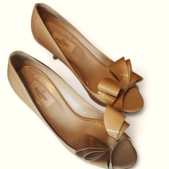 Valentino Shoes - Valentino Nude Patent Leather Bow Pumps – Size 39